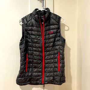 Mountain Hardware down vest size M